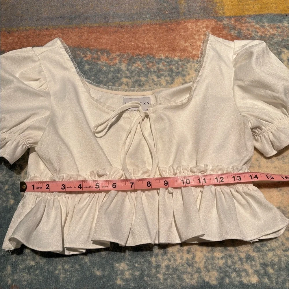 LIONESS small White Ruffled Crop Top tie front, puffy sleeves - Picture 4 of 8
